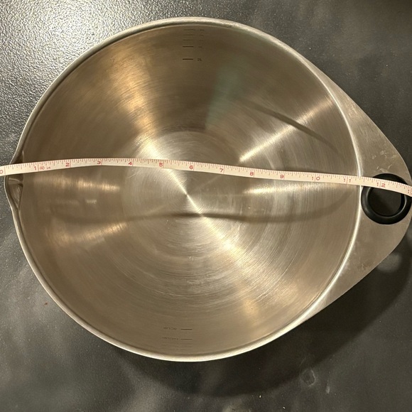Pampered Chef Stainless Steel Mixing Bowl 24 Cup 6L Pour Spout & Handle - Picture 9 of 10